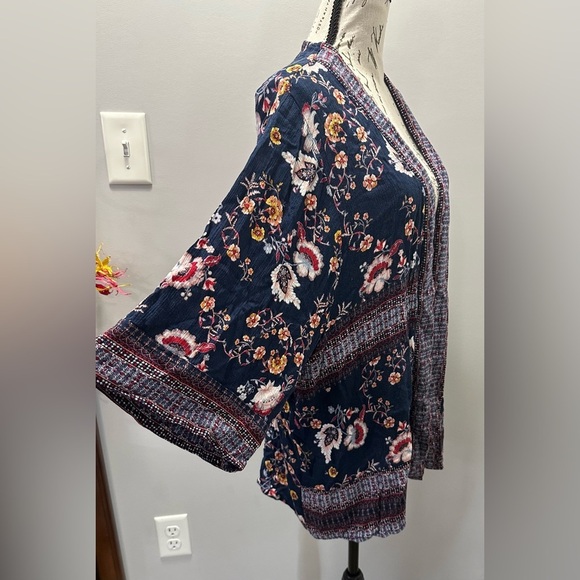 Artesia Vibrant Floral Kimono💜 - Picture 4 of 11